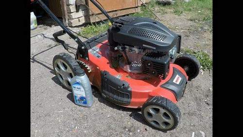 How to Change the Oil in a Lawn Mower Mtd