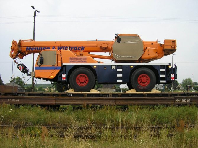Transportation of heavy cargo by rail photo 2