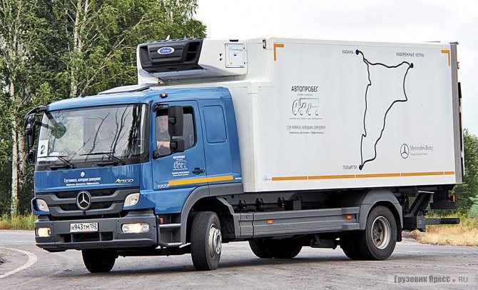 The Mercedes-Benz Atego 1222L has an option especially for Russia - a sleeping place - which can become an alternative to long-haul tractors that fall under the Platon category.